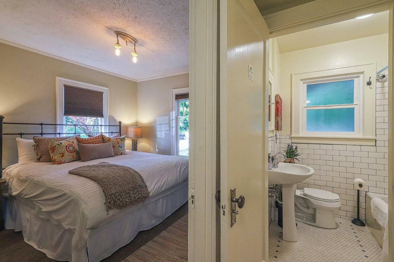 Lakefront Craftsman * Seattle