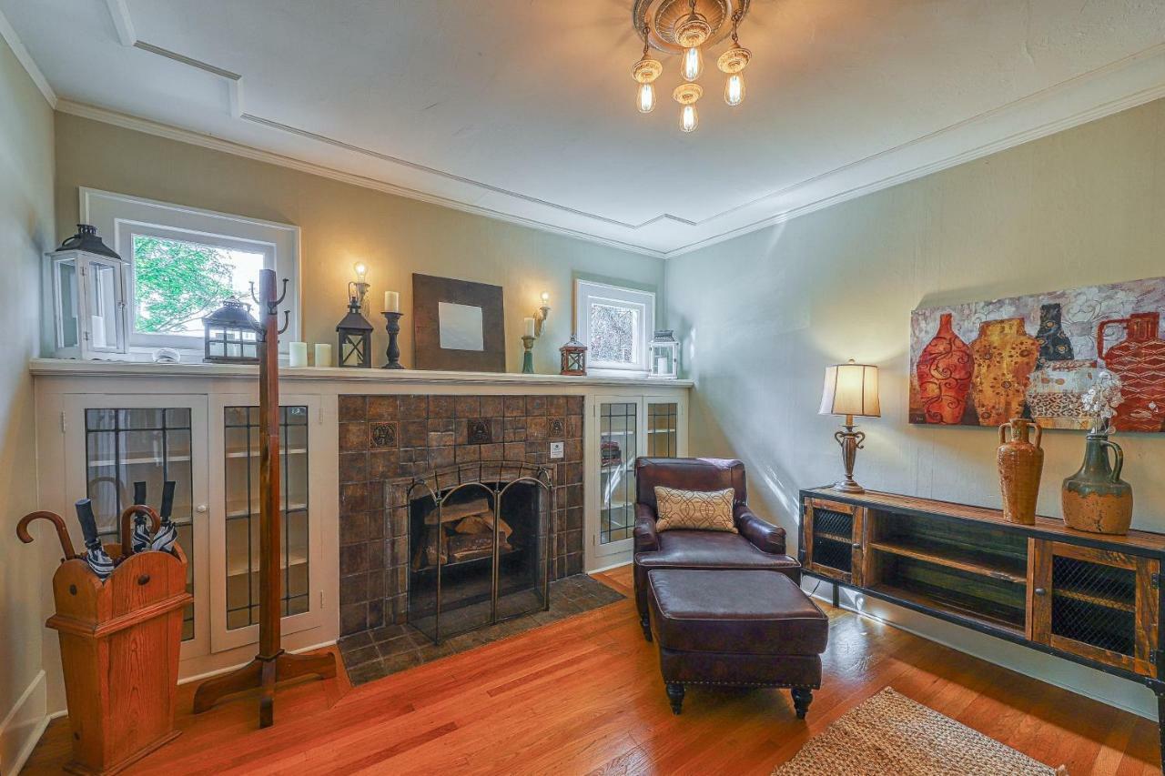 Lakefront Craftsman Holiday home